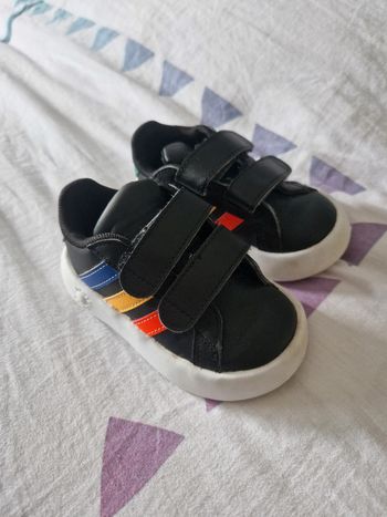 Basket Adidas taille 22