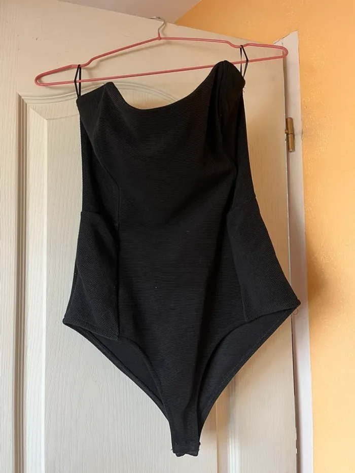 body noir bandeau corset bershka - photo numéro 2