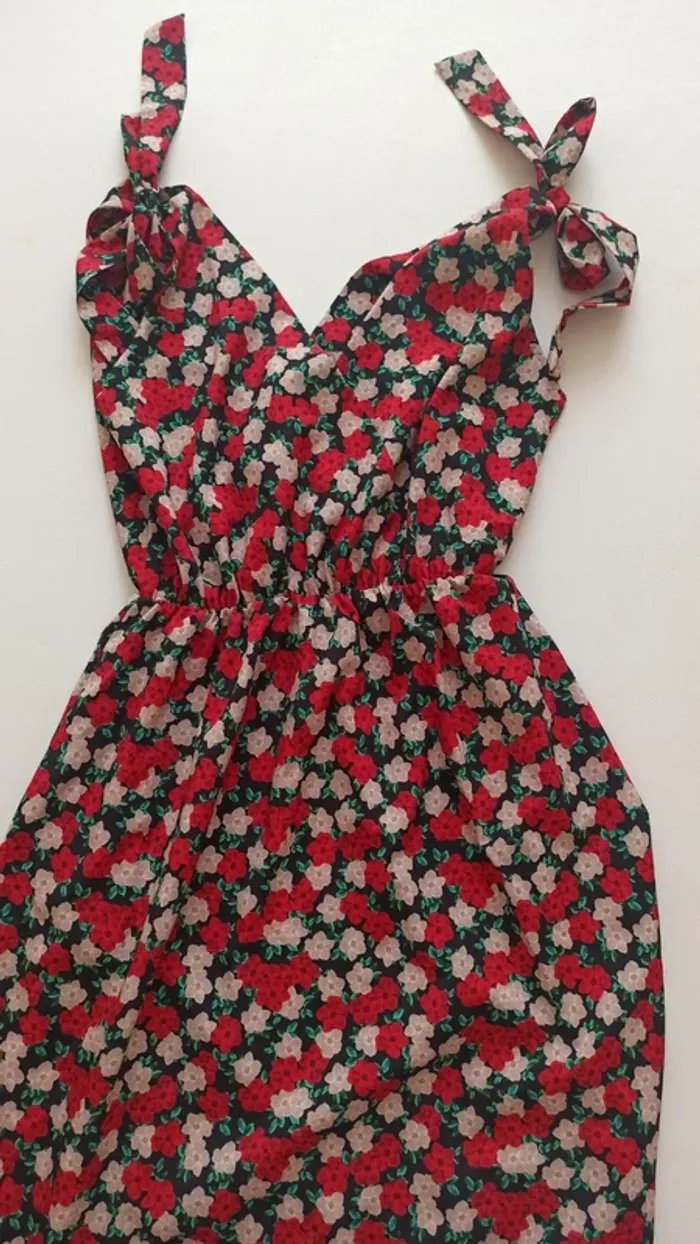 Jolie robe fleurie 38/40 très bon état - photo numéro 9