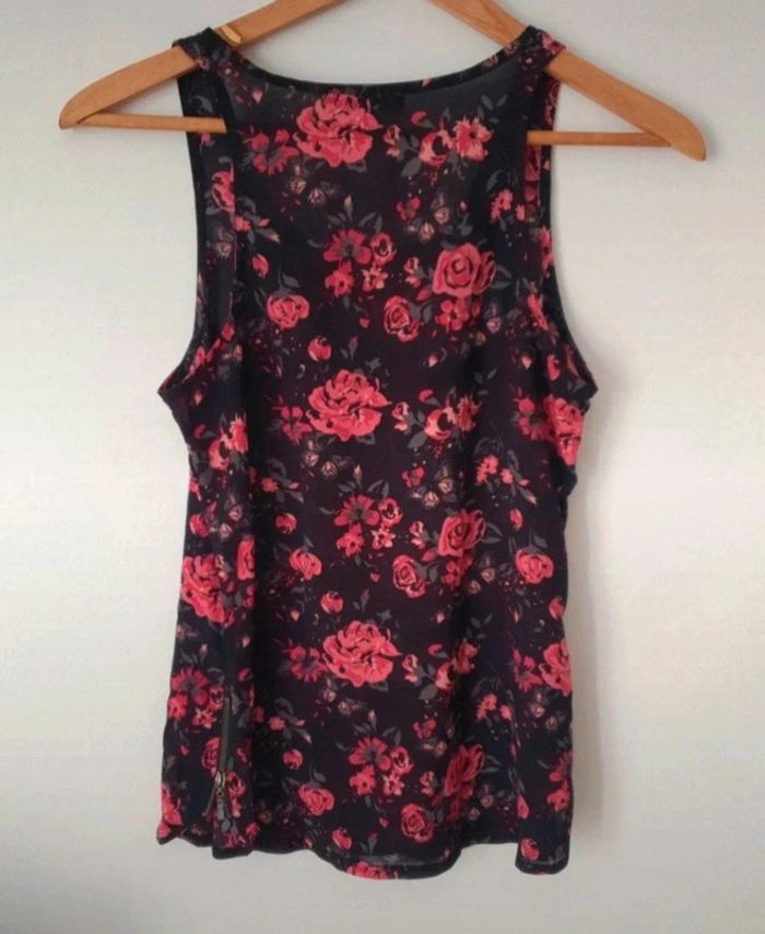 Débardeurs avec roses - photo numéro 3