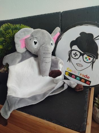 Doudou éléphant gris blanc marionnette Boopydoux marron coeur rose cat company eco-6