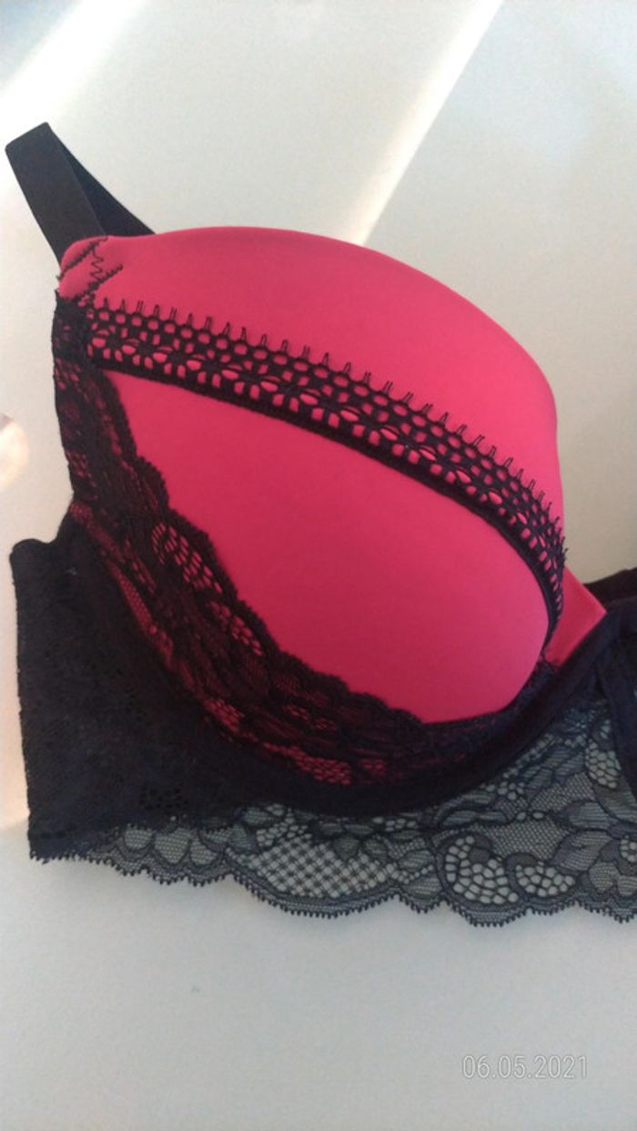 Soutien gorge rouge et noir dentelle - photo numéro 5