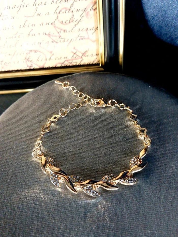 Magnifique bracelet doré pierres blanches vintage