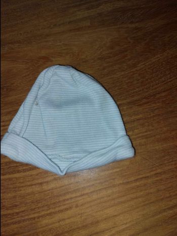 bonnet bleu et blanc