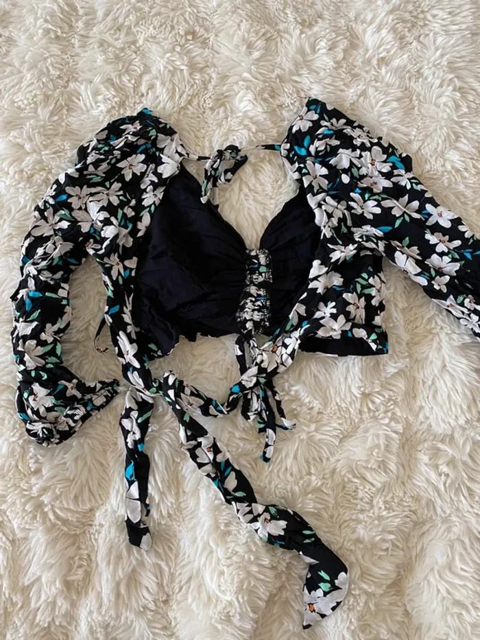Haut fleuri avec dos nu Bershka taille XS - photo numéro 4