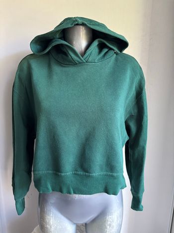 Pull à capuche vert 