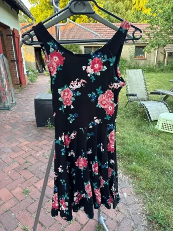 Jolie petite robe sans manches neuve taille XS/S