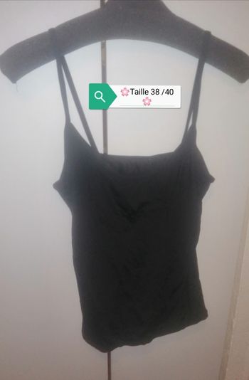 🌸Top cropped noir satiné Taille 38 /40 🌸