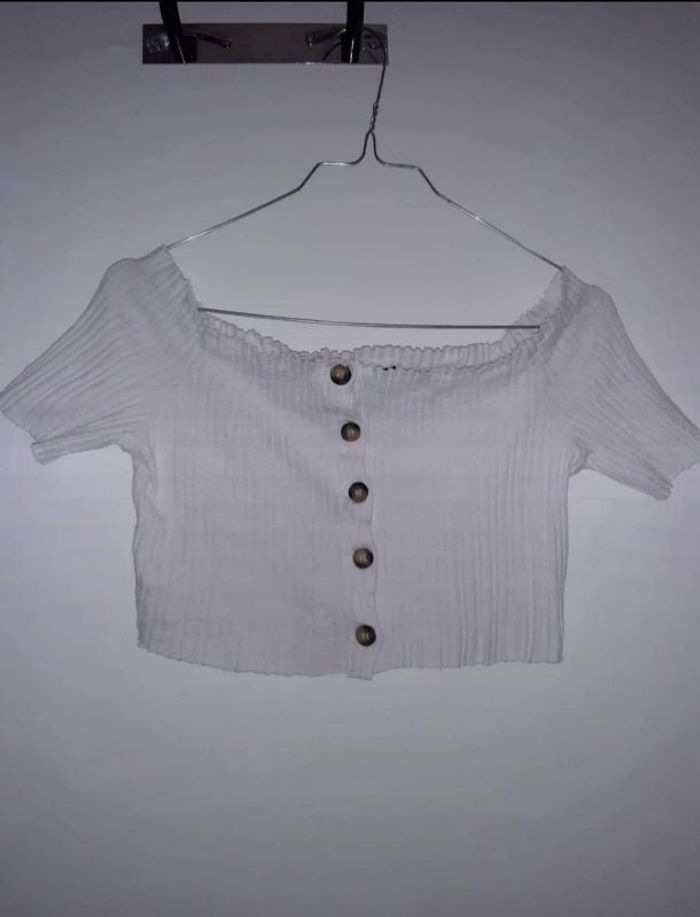 Crop top blanc épaules dénudées Bershka
