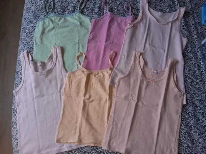 Lot 6 débardeurs fille
