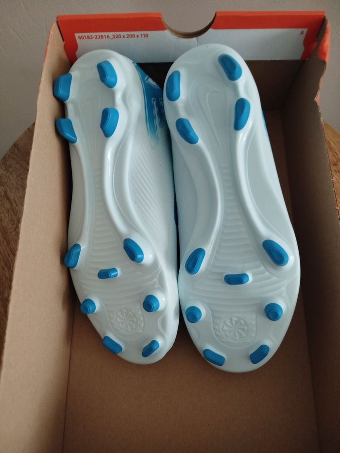 Crampons Nike T 37,5 - photo numéro 8