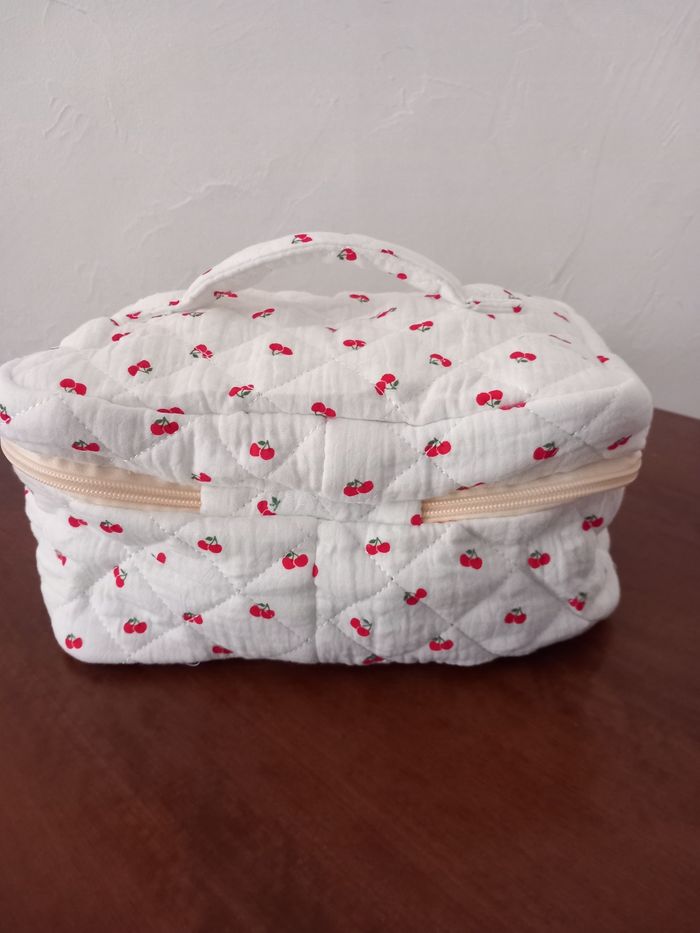 Trousse pour maquillage ou trousse de bain - photo numéro 3