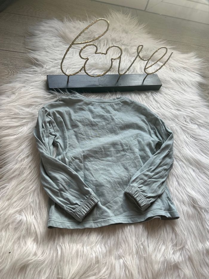 Très beau tee shirt manches longues 🥰 bambi Disney taille 5 ans Une petite tache sur la manche - photo numéro 3