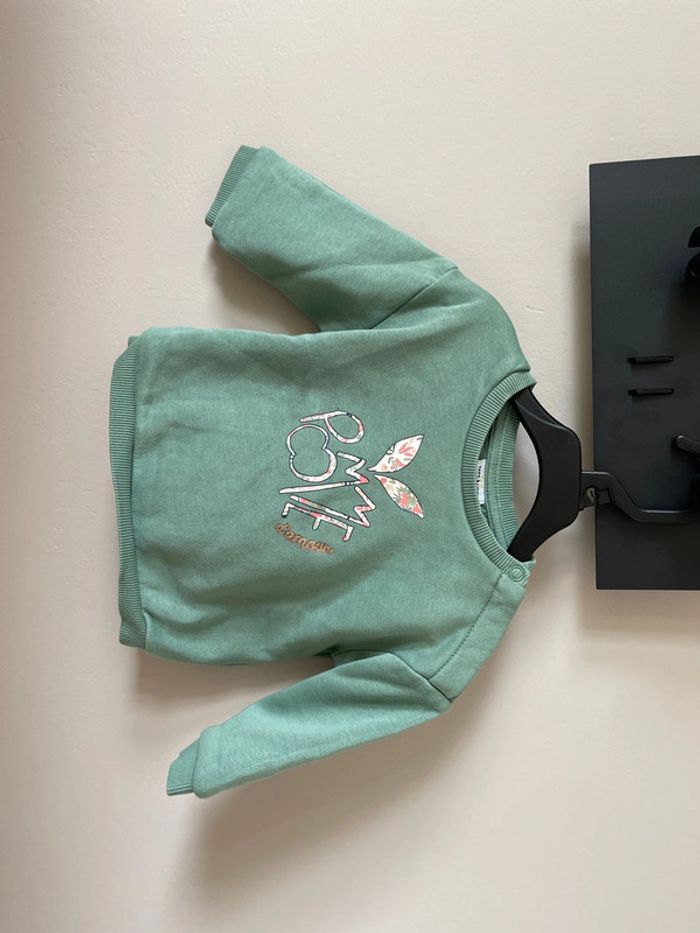 Pull fille très bon état Tape à l’œil taille 6 mois.