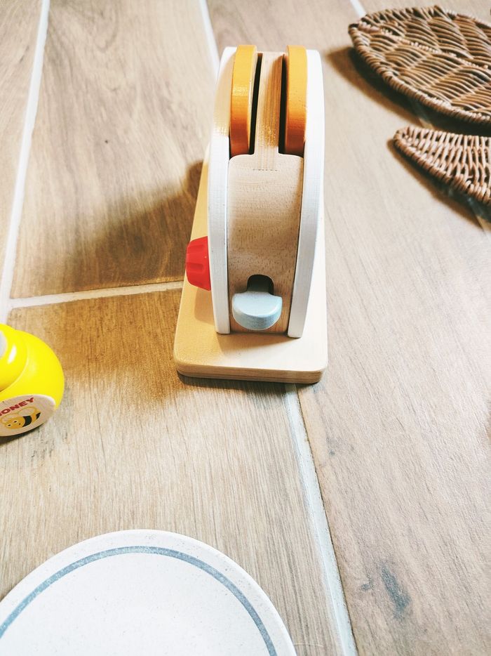 🍞Dinette grille pain avec accessoires et aliments petit déjeuner en bois marque Hape - photo numéro 4