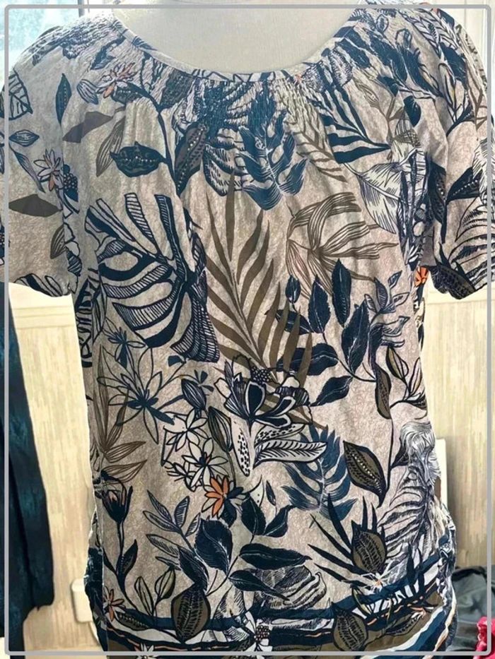 TEE shirt motif floral taille 40 marque canda - photo numéro 3