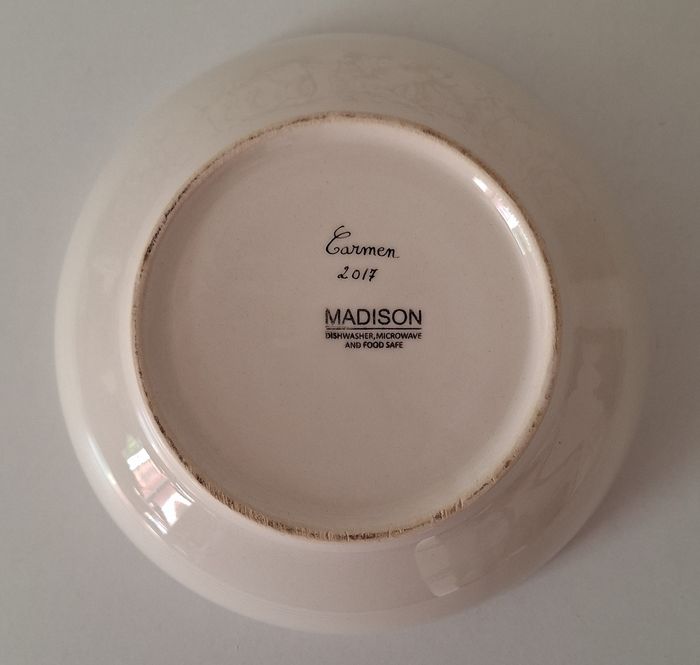 Assiette creuse peinte et signée - photo numéro 3