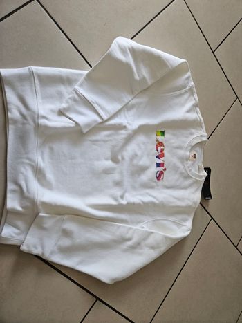 Sweat xs Levi's 