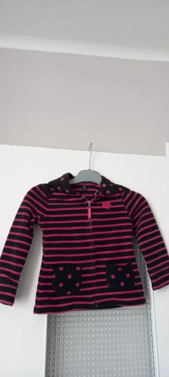 Polaire  capuche 4 ans