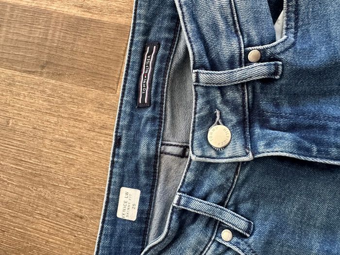 - Jean Tommy Hilfiger - Taille 25 - Très bon état - photo numéro 3