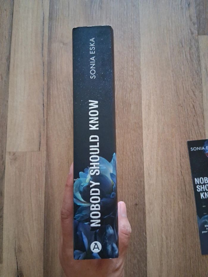Nobody Should Know - photo numéro 3