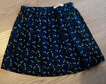 Jupe ,fille ,5 ans (Monoprix )