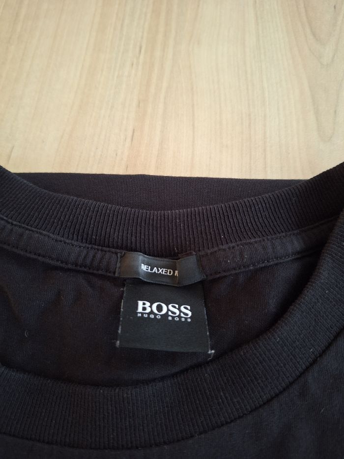 T-shirt taille M Hugo Boss - photo numéro 4