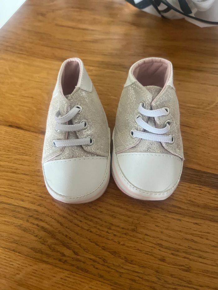Chaussures bébé 6-9 mois