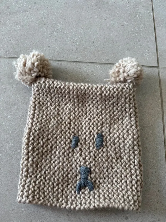 Bonnet pour enfant fait main, très bon état