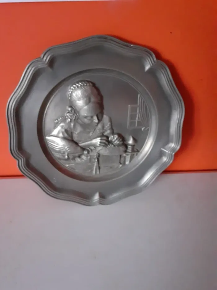 Assiette en étain