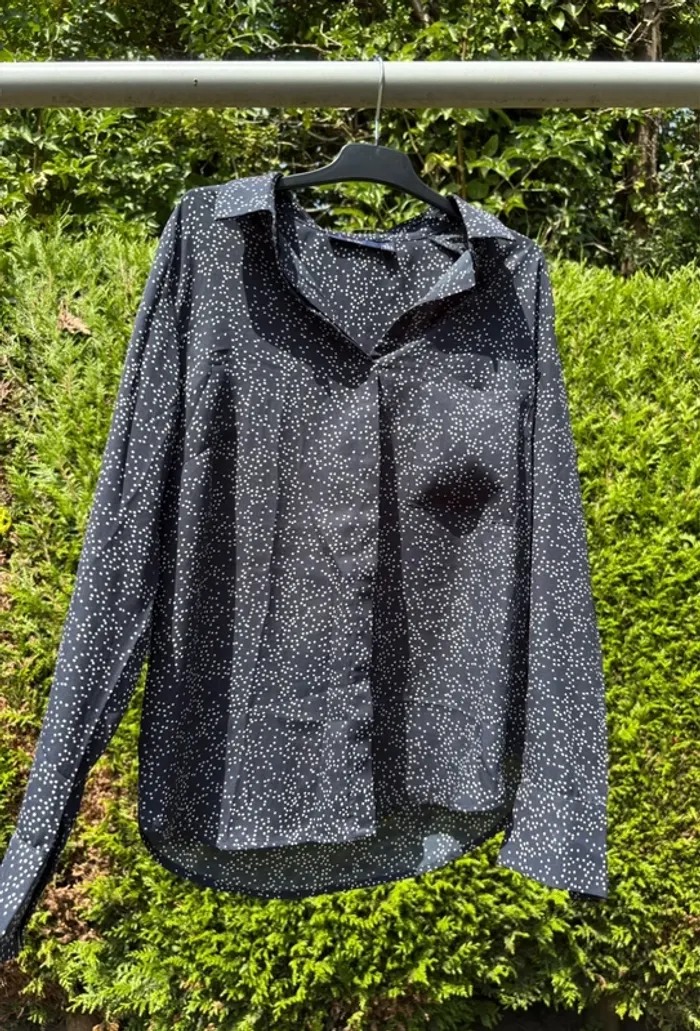 Chemise effet blouse manches longues bleu marine à pois blancs – Marque Kiabi