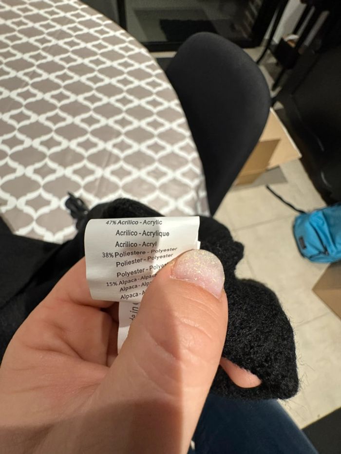 Pull noir neuf - photo numéro 3