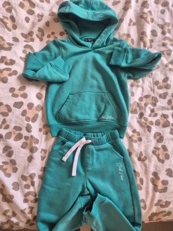 ensemble jogging
