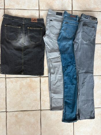 Lot jeans + jupe Lee - en très bon état - différentes tailles -
