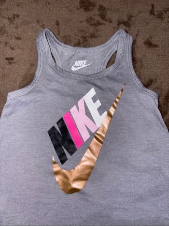 Débardeur Nike fille taille 12 mois gris en très bon état