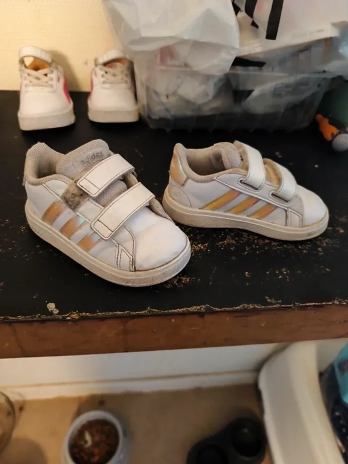 Paire de baskets marque  adidas bon état pointure 21 - photo numéro 2