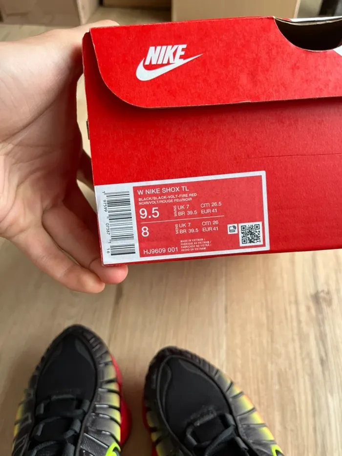 Nike Shox TL Noir Volt Fire Red Taille 41 - photo numéro 7