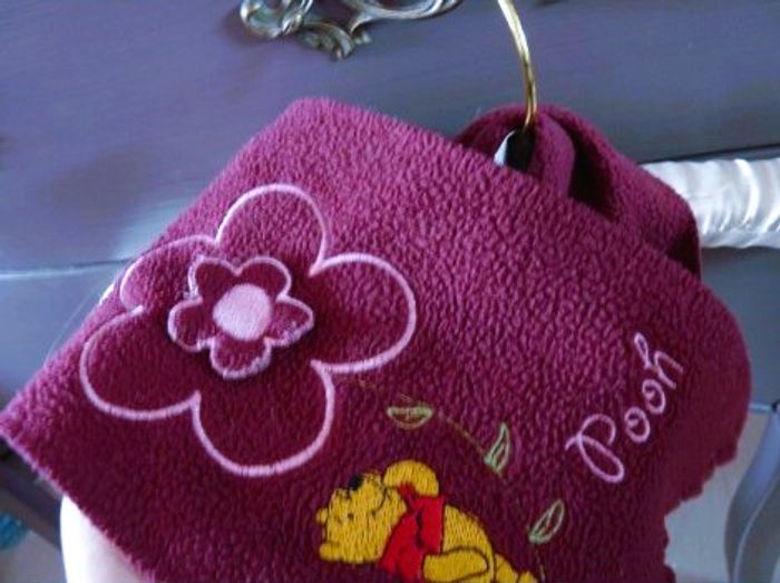 Bonnet écharpe Fille titi winnie l'ourson disney 3 ans très bon état - photo numéro 4