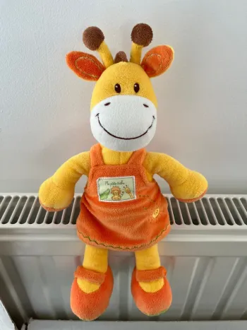 Peluche tout doux, girafe, robe orange, jaune, pieds vert ma petite petite tribu