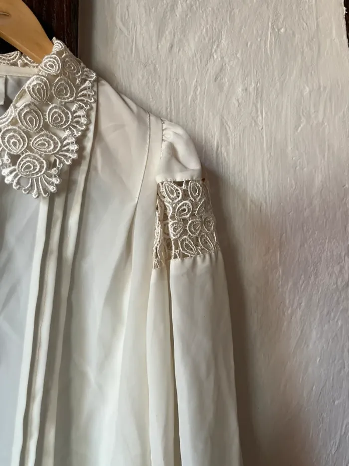 Chemise blanche vintage chic – dentelle & col travaillé – made in France – TU - photo numéro 4