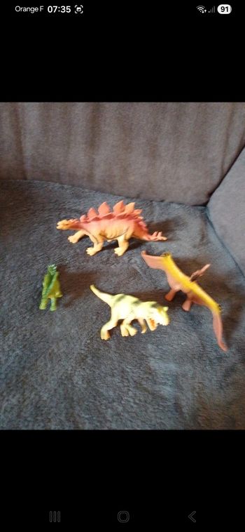 Lot de 4 dinosaures miniatures