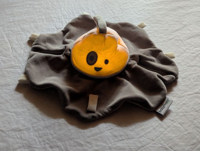 Petite Tête Ronde Bouton Blanche Luisante Lumineuse Robe Grise Peluche Petits Enfants Bébés - photo numéro 2