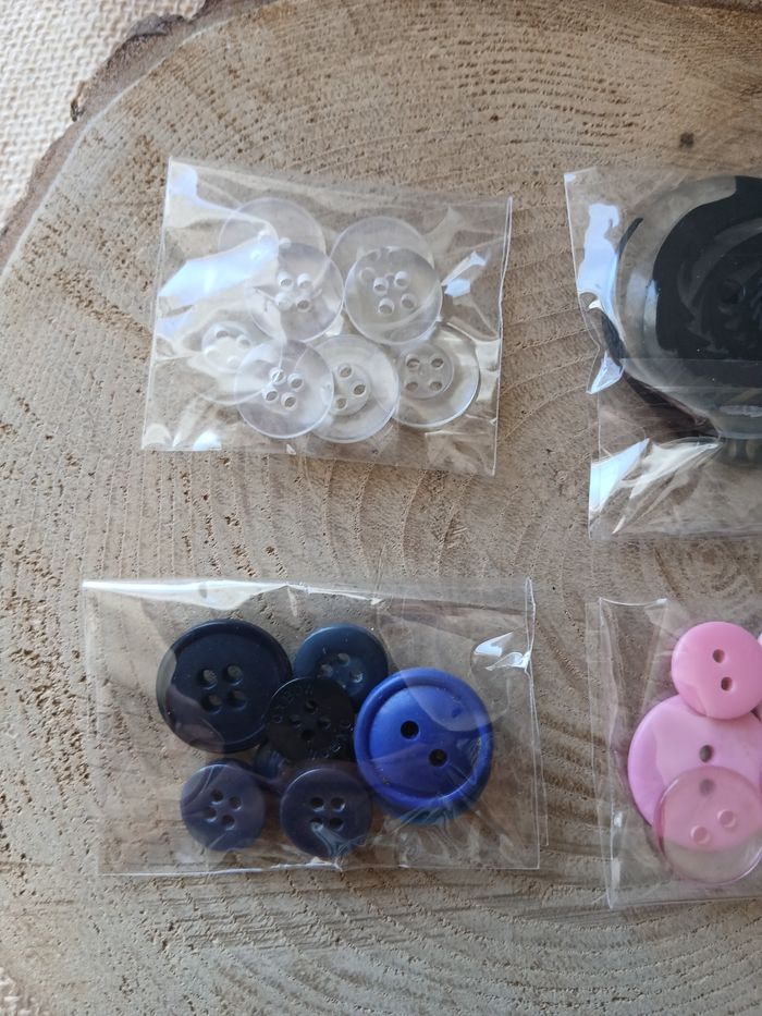 Lot de 4 sachets de boutons - photo numéro 2