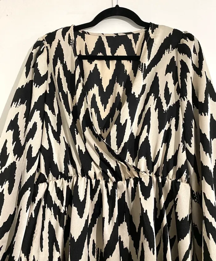 Robe Manches Bouffantes - photo numéro 4