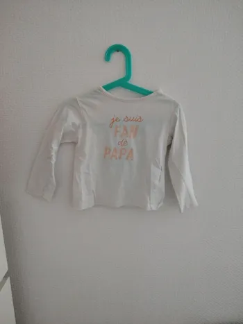 T-shirt je suis fan de papa très bon état 3 ans