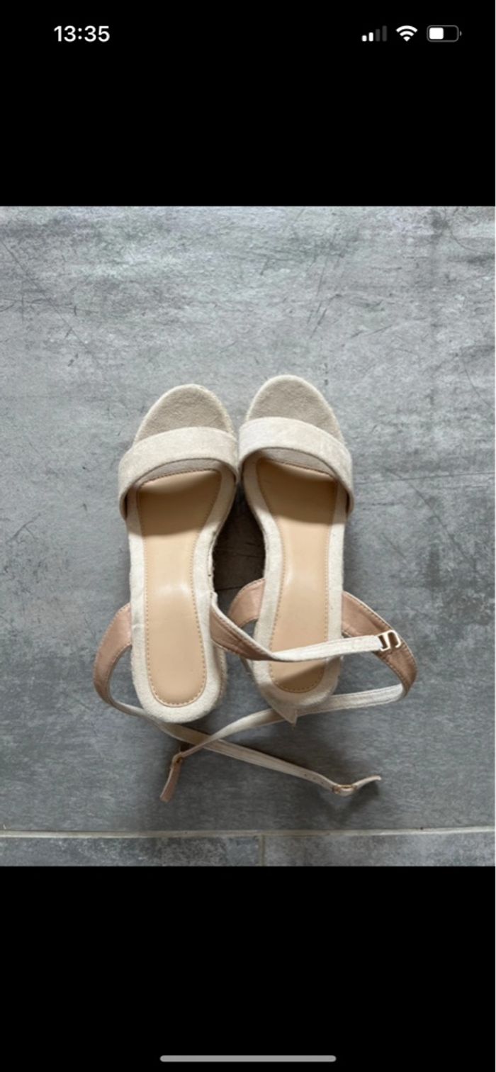 Nue pied compenser - photo numéro 2