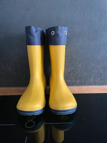 Bottes taille 26 jaunes bon état