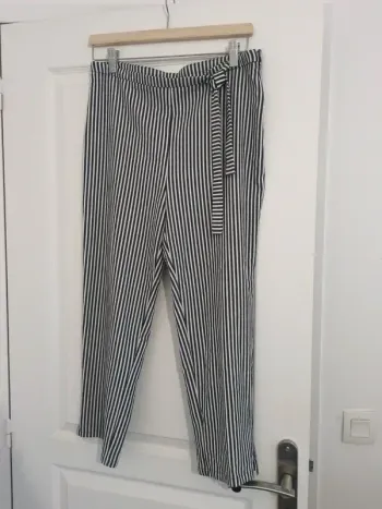 Pantacourt fluide rayé noir et blanc – Taille 40-mesures dans l'annonce