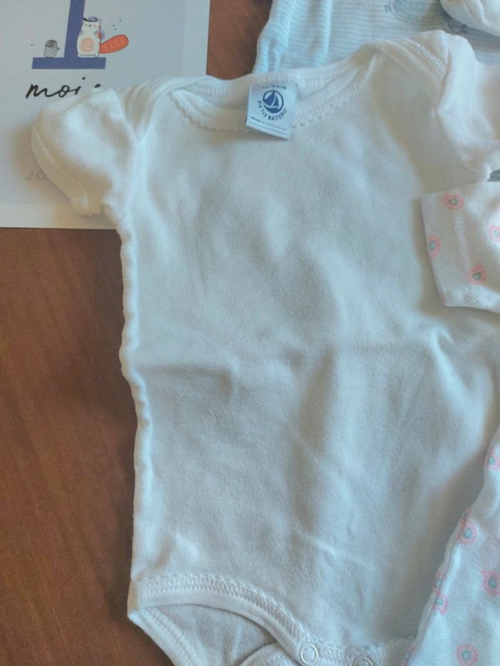 Lot de 5 bodies manches courtes taille 1 mois - photo numéro 3
