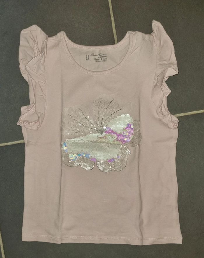 T-shirt fille 8 ans en parfait état